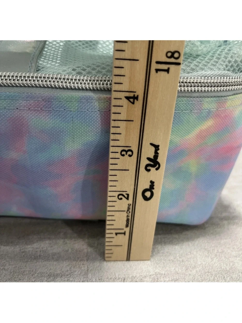 Tommy Bahama PB5 Kids Mesh Tote with Insulated Zipper Bottom Sunglasses Included